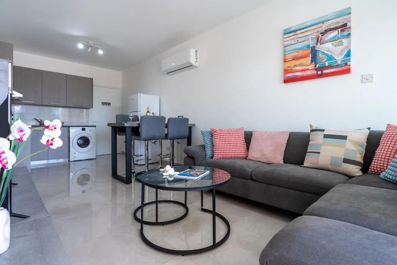 Andrea 3-Bedroom Apt In Mackenzie Ларнака Апартаменты