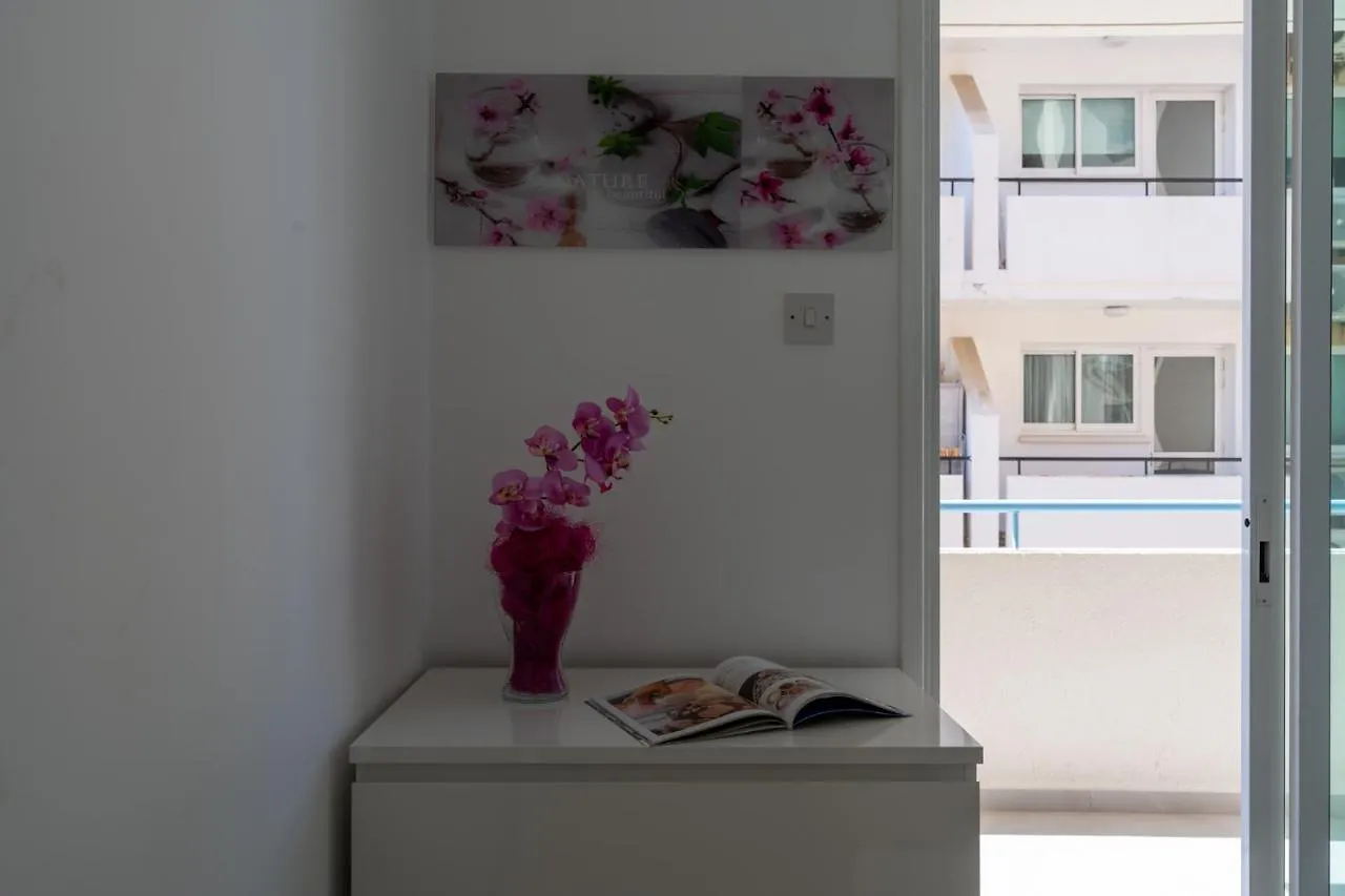 Andrea 3-Bedroom Apt In Mackenzie Larnaca 0*,  Cypr