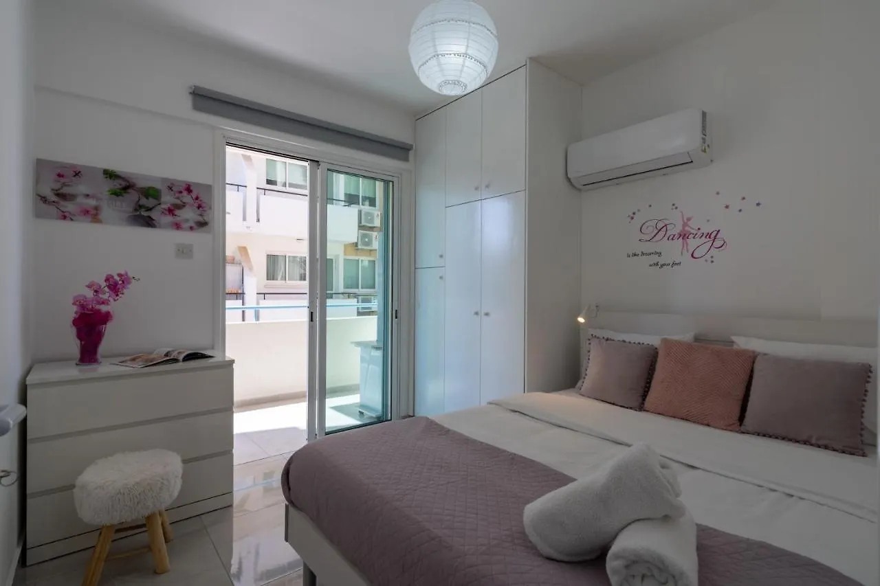 Andrea 3-Bedroom Apt In Mackenzie Larnaca