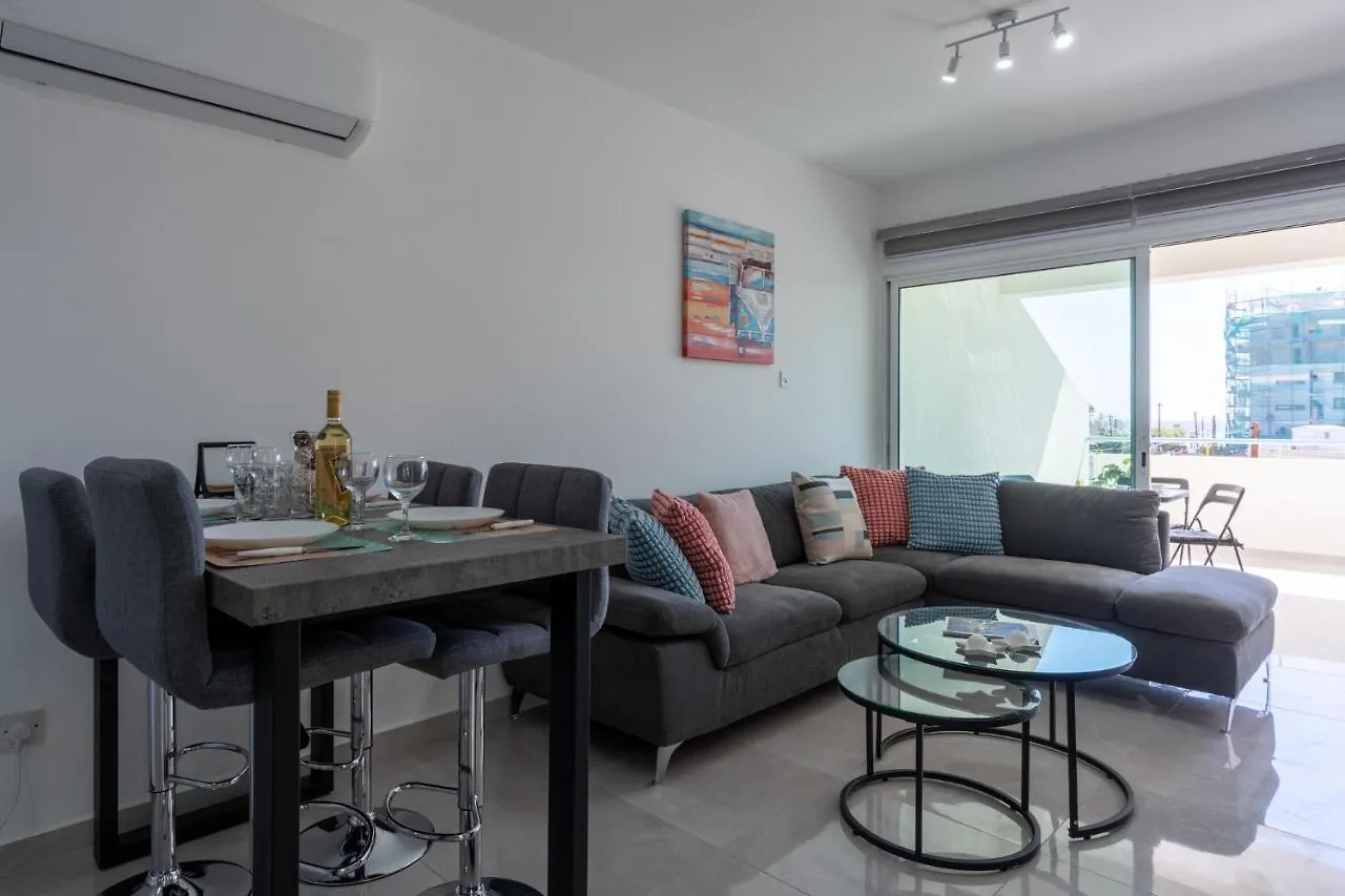 Apartament Andrea 3-Bedroom Apt In Mackenzie Larnaca